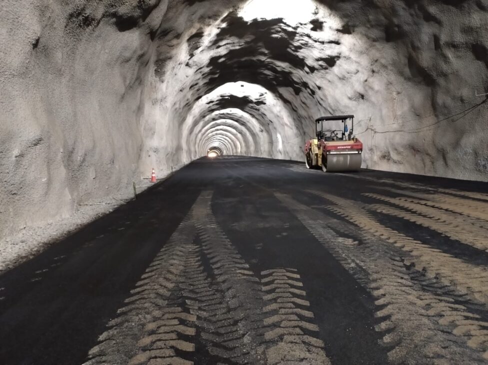 Megaobra en la BR-280: túnel doble de 1 km y inversiones de R$ 1 mil millones transforman carretera en SC, con el 70% del proyecto ya concluido!