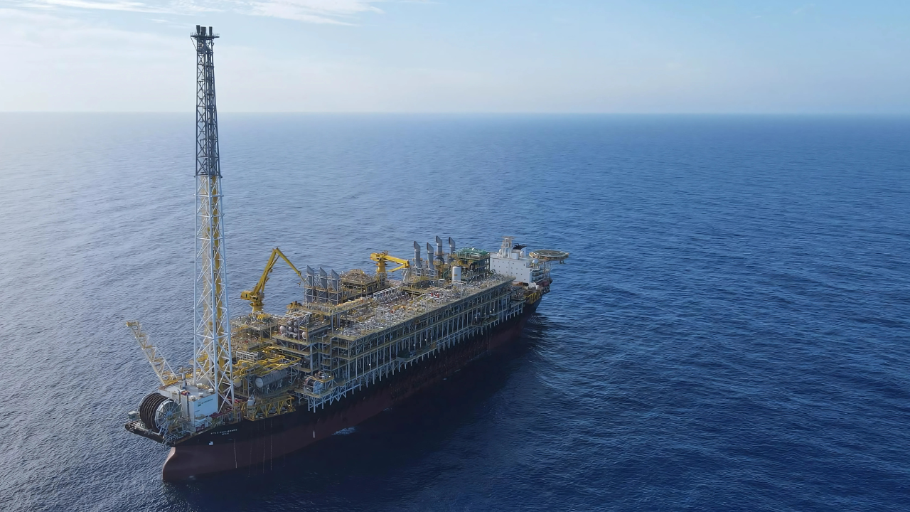 Petrobras alcança a marca de meio milhão de barris diários de óleo no Campo de Mero, destinando quatro plataformas para o local.