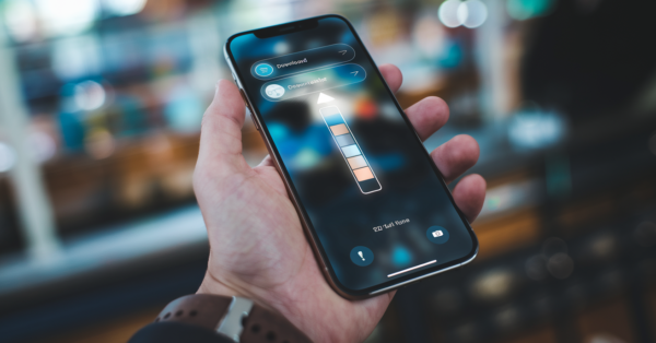 Celular descarregando rápido? Veja quais atitudes do dia a dia estão detonando a bateria do seu smartphone e como evitar prejuízos que podem comprometer o aparelho para sempre