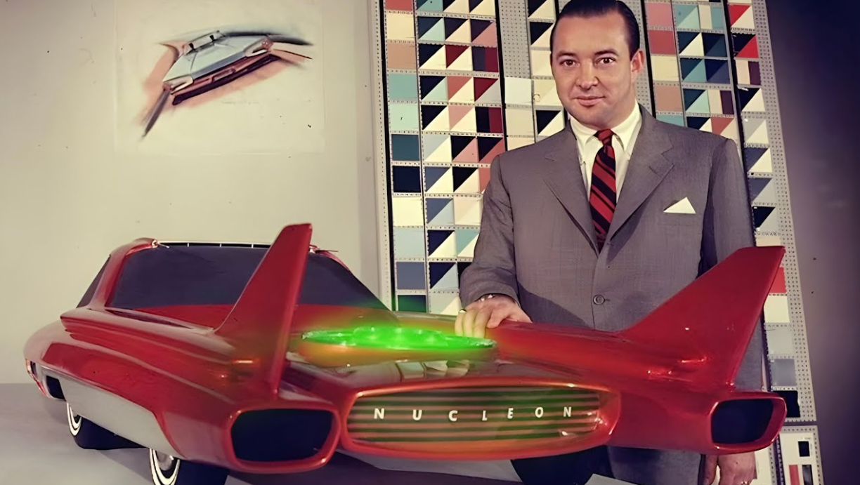 El Ford Nucleon usaría un pequeño reactor nuclear en la parte trasera para generar vapor a través de la fisión del uranio, moviendo dos turbinas. Una turbina impulsionaría las ruedas, mientras que la otra alimentaría los sistemas eléctricos del auto.