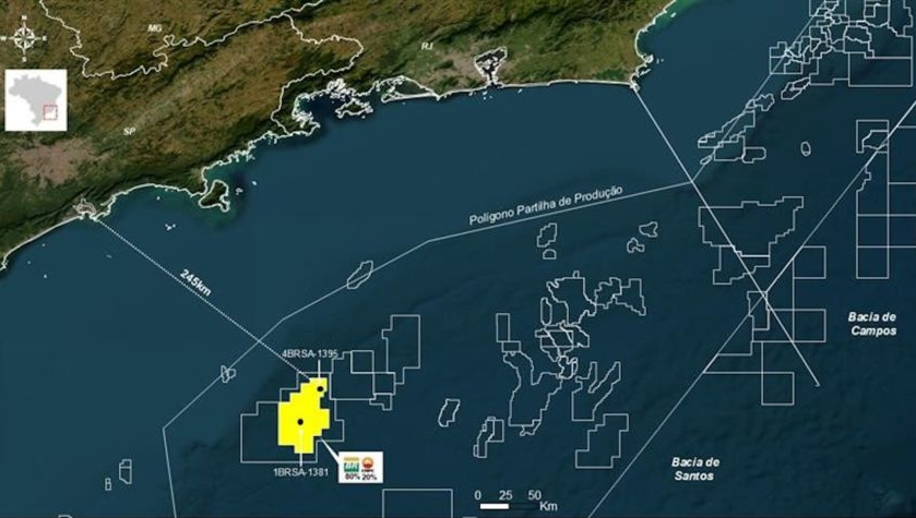 El descubrimiento ocurrió en el bloque Aram, ubicado en el pre-sal de la Cuenca de Santos, a aproximadamente 245 km de la costa de Santos (SP). La perforación del pozo 4-BRSA-1395-SPS, donde se identificaron hidrocarburos, alcanzó una profundidad de 1.759 metros.