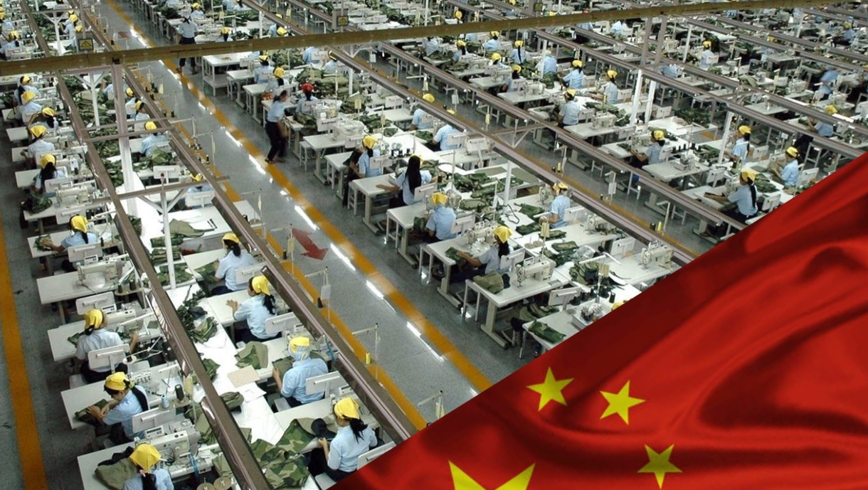 La mano de obra en China es barata debido a la alta disponibilidad de trabajadores, impulsada por su enorme población, y por políticas gubernamentales que mantienen salarios relativamente bajos para atraer inversiones extranjeras. El costo de vida en muchas regiones del país aún es menor en comparación con economías occidentales, permitiendo que las empresas paguen menos sin afectar significativamente el nivel de vida local.