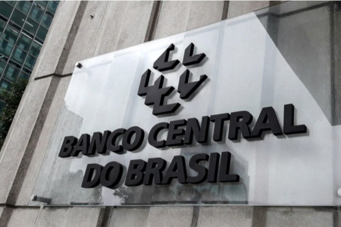 Brasil está enfrentando dificultades en el sector externo, lo que puede impactar el día a día de todos los brasileños, principalmente en el costo de vida. Es una señal del Banco Central para acompañar con atención — y para que el gobierno y el Banco Central reaccionen con firmeza para mantener la economía estable.