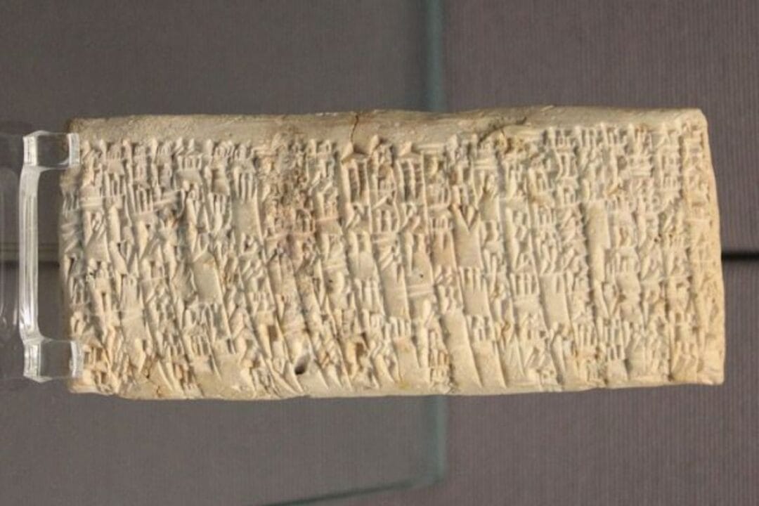 Reclamações com 3.800 anos de história foram encontradas no Iraque. Tábua de argila mostra cliente da Babilônia indignado com atraso e produto ruim. Veja o que diz