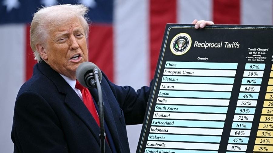 La guerra comercial comenzó con medidas adoptadas por el gobierno de Donald Trump, quien impuso tarifas de hasta 25% sobre productos provenientes de China. En respuesta, otros países, incluida la propia China, aplicaron tasas sobre artículos estadounidenses, creando un clima de inestabilidad global.