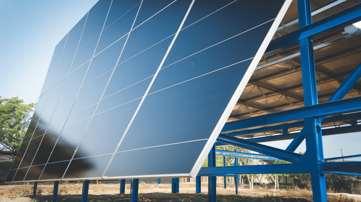 Pesquisadores testam painel solar com titânio que apresenta eficiência até mil vezes superior em comparação a modelos fotovoltaicos convencionais