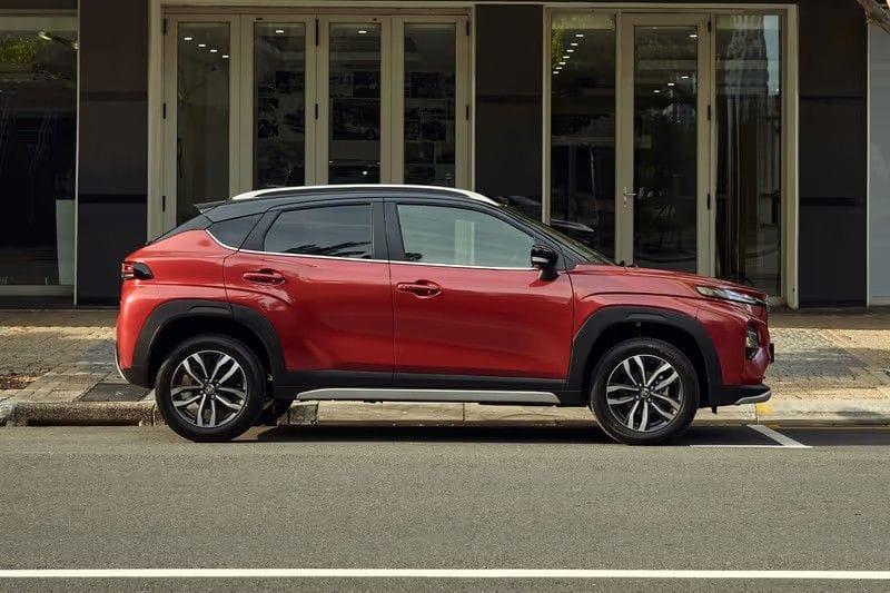 Toyota Starlet Cross es revelado con motor 1.5, panel digital y central multimedia de 9” — SUV compacto llega con foco en confort y tecnología