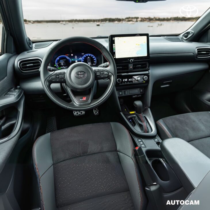 Toyota Yaris Cross lidera vendas na Europa e chega ao Brasil em 2025 com motor híbrido flex e consumo de 30 km/l