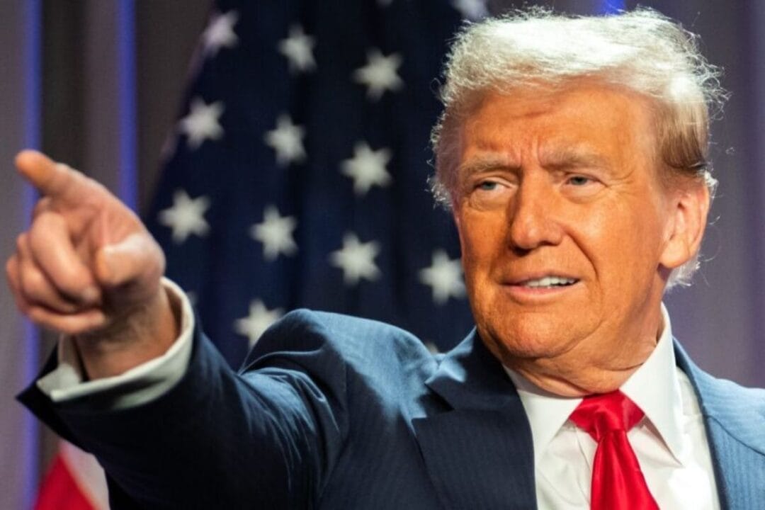 Governo Trump relança site sobre Covid, promove teoria de vazamento em laboratório na China, remove conteúdos sobre vacinas e inicia saída dos EUA da OMS.