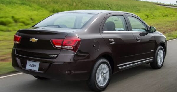 Chevrolet Cobalt usado se destaca pelo custo-benefício em comparação a veículos novos de entrada, como o Fiat Mobi