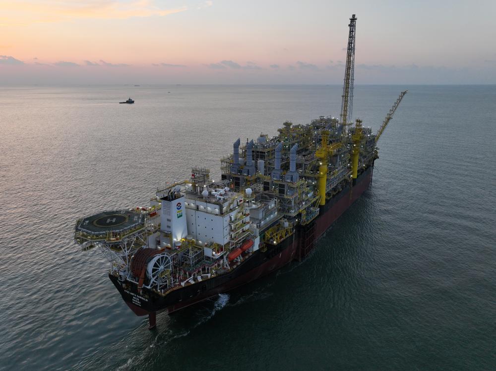 FPSO da Petrobras em operação no mar, unidade semelhante ao FPSO P-88 planejado para o campo de Albacora