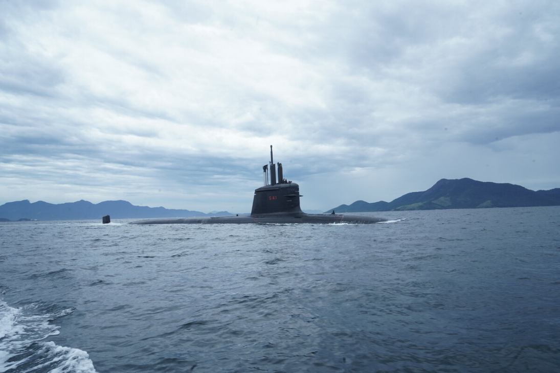 Radar submarino chino detecta aviones a grandes altitudes y puede cambiar la dinámica de la guerra naval, ofreciendo una ventaja estratégica inédita.