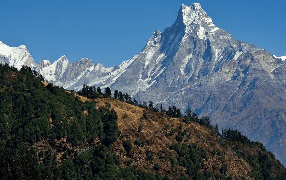 Construir un túnel en el Himalaya es muy difícil por causa de la altitud, del frío extremo y del terreno inestable de las montañas. Aun así, la obra puede generar muchos empleos y ayudar a desarrollar la economía de la región.