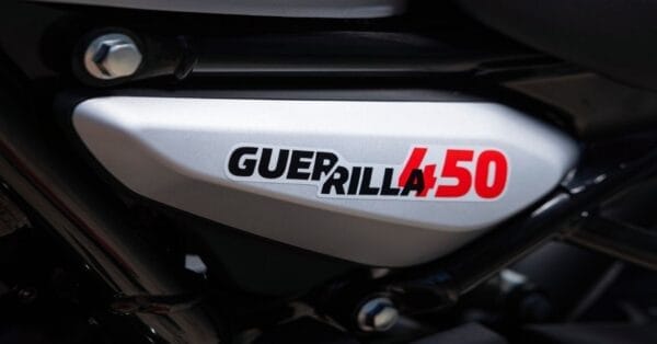 Royal Enfield Guerrilla 450 pode chegar ao Brasil em 2026 com motor de 40 cv e refrigeração líquida