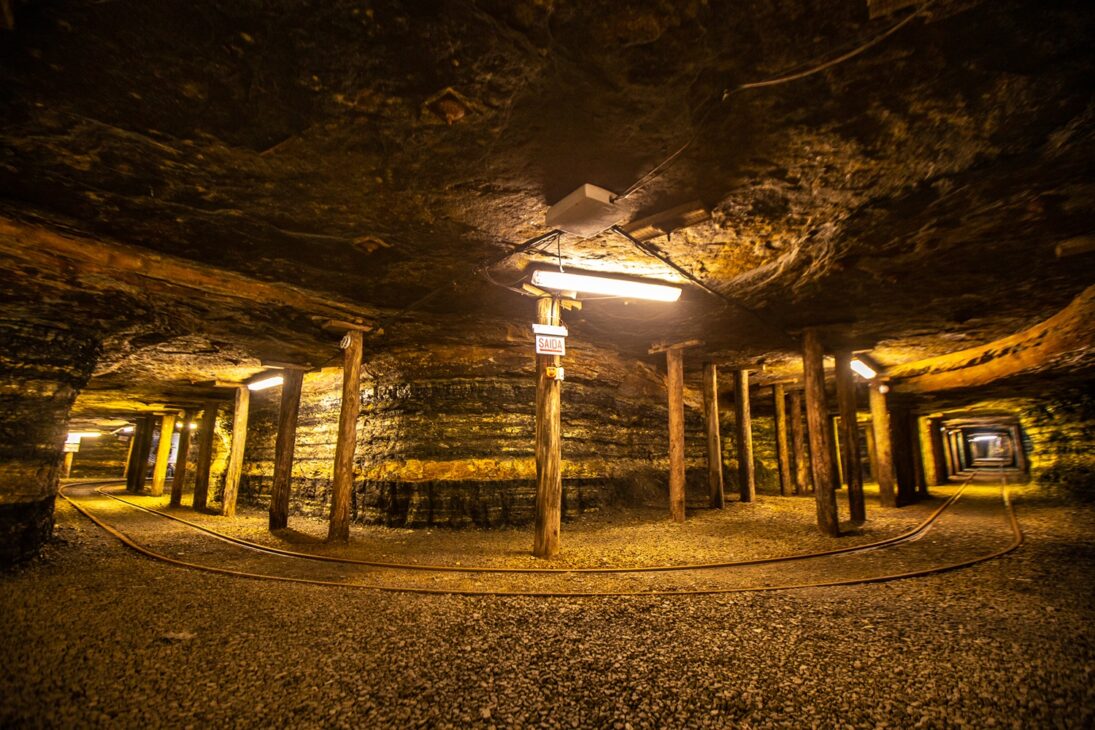 La capital del carbón brasileña construida sobre un peligroso laberinto de minas abandonadas que muchos habitantes ignoran