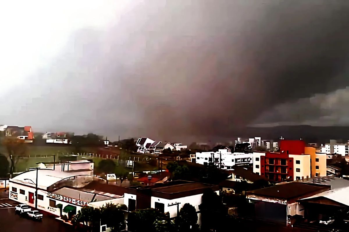 Em 2015, um tornado 'partiu ao meio' Xanxerê (SC), cidade brasileira. Detalhes da tragédia, seus impactos e as importantes lições para o país.