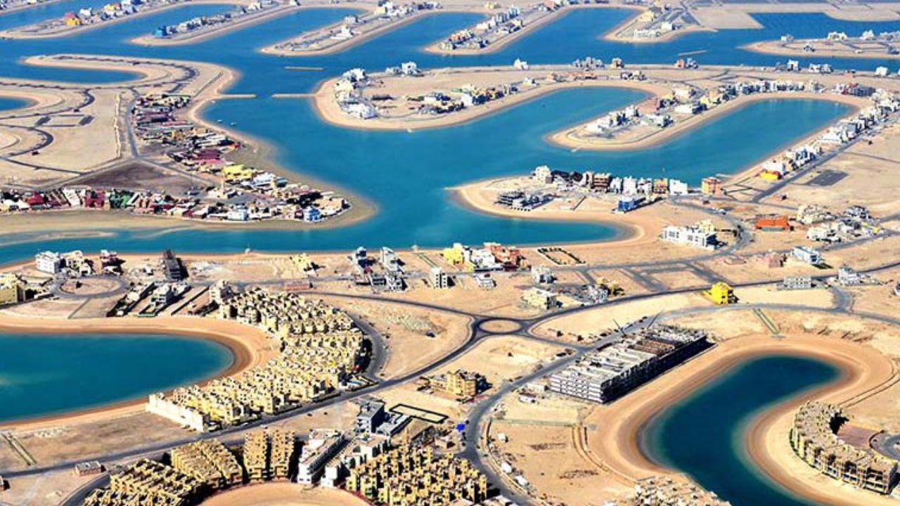 A cidade escavada no deserto: Por que os árabes realizaram essa surpreendente construção?