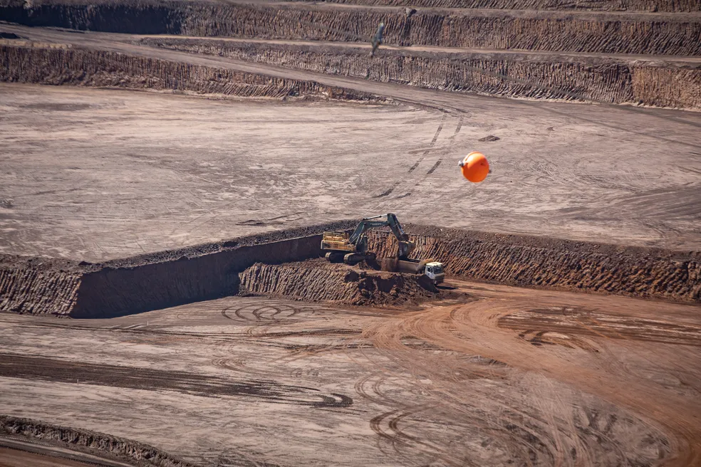 El descubrimiento de niobio en Araxá (MG) convirtió a Brasil en líder mundial. Conozca la historia, el papel de la CBMM y la importancia de este metal estratégico