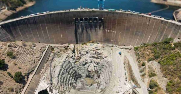 Barragem de Kariba: conheça a maior barragem do mundo por volume do reservatório! Detalhes de seu lago de 185km³, história e impactos na África