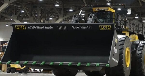 Pá carregadeira LeTourneau L-2350: A maior do mundo! Levanta 72t, tem pneus de 4m e tecnologia de ponta. Conheça este titã da mineração