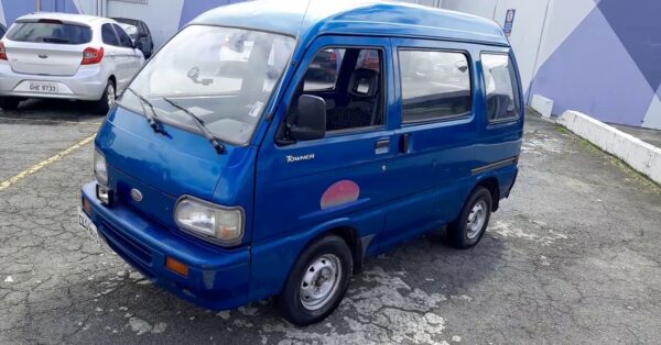 Asia Towner, microvan popular nos anos 90 e conhecida como ‘carro do hot dog’, reaparece à venda por R$ 40 mil