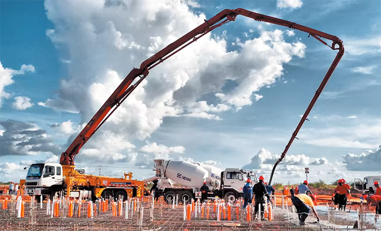 Bombas de concreto lanzadas, entienda cómo funcionan, principales modelos, aplicaciones en la construcción y consejos de seguridad y mantenimiento.