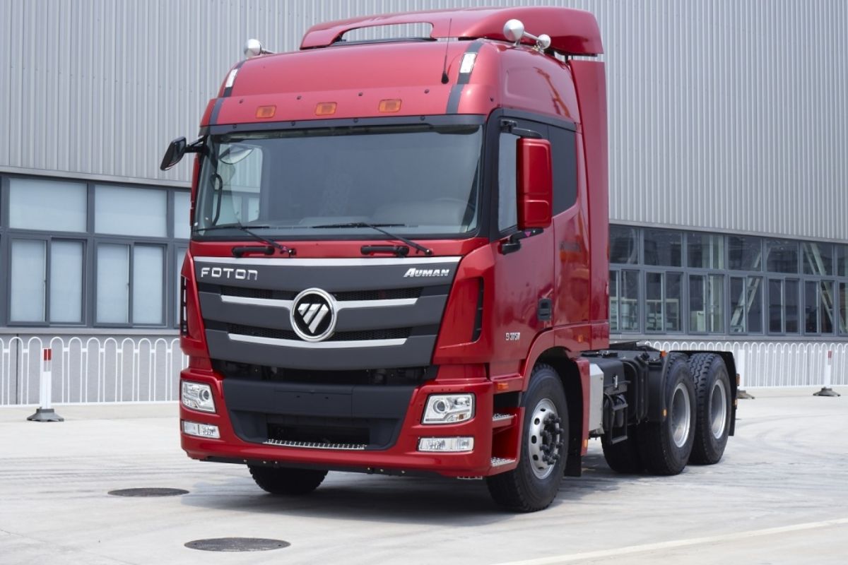 Caminhões chineses no Brasil: entenda como a Foton está abalando o setor com preços agressivos, tecnologia e planos ambiciosos.