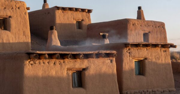 Casas resistentes a incêndios florestais usam materiais inovadores e já são tendência em regiões afetadas por queimadas