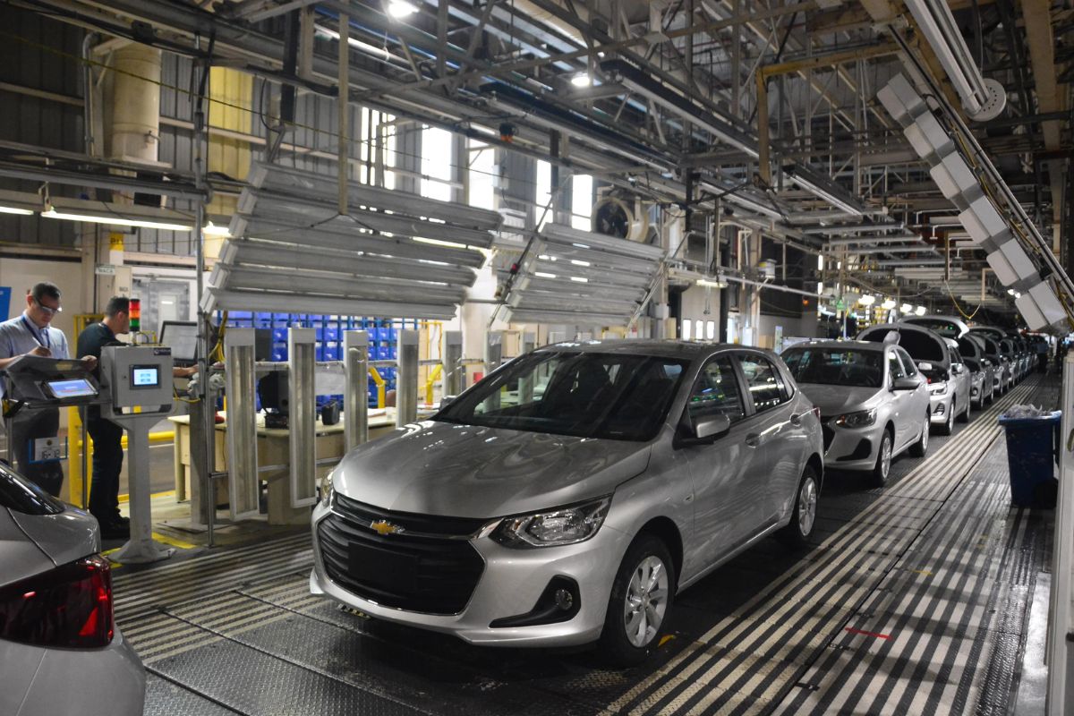 Produção do Chevrolet Onix no Brasil é interrompida pela GM