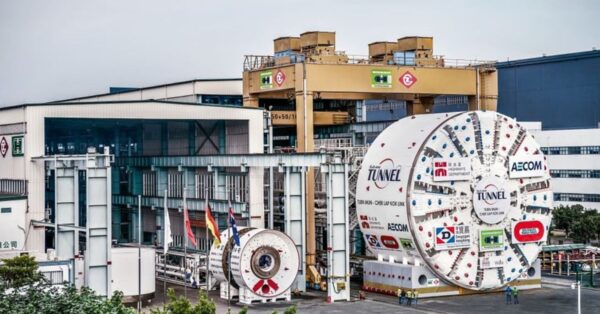 A TBM 'Qin Liangyu', ex-maior máquina de perfuração de túneis do mundo! 🚇 Seus 17,63m de diâmetro e o túnel de Hong Kong.