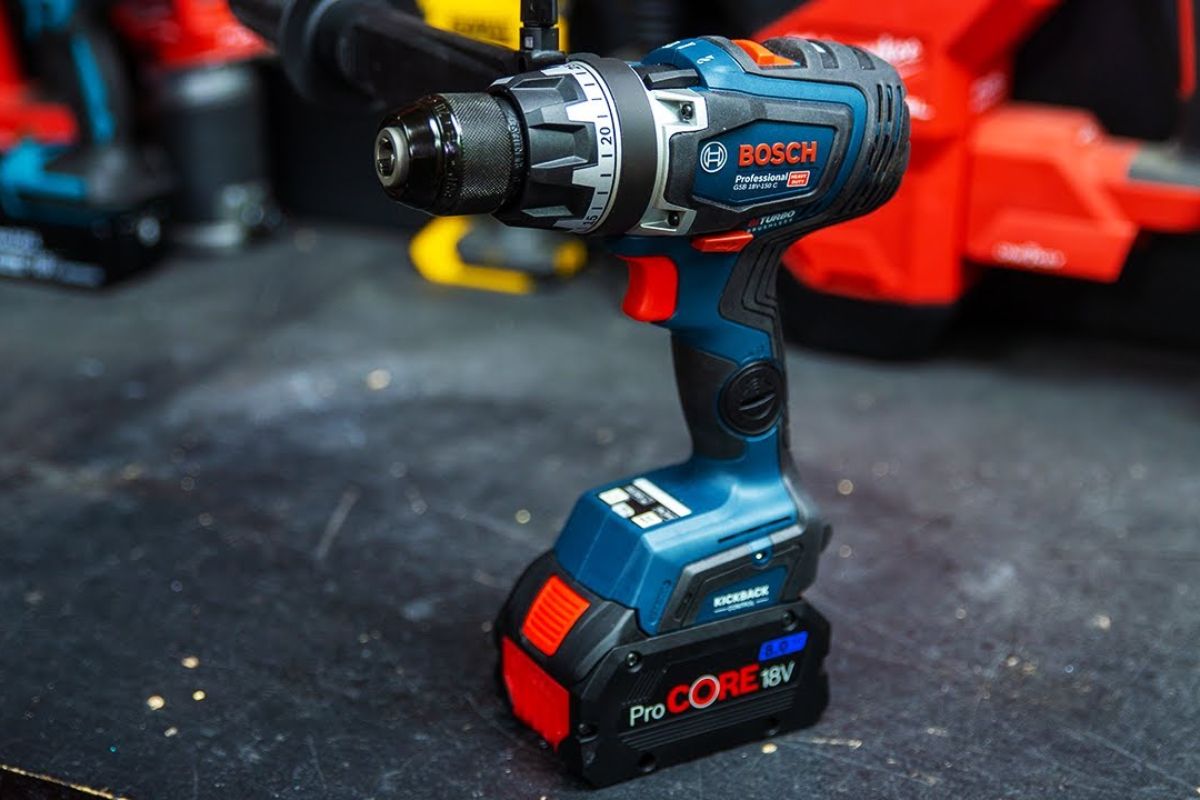 Bosch GSB 18V-150 C: a furadeira mais forte do mundo? 💪 Analisamos a alegação, o teste DEKRA e o confronto com as rivais.