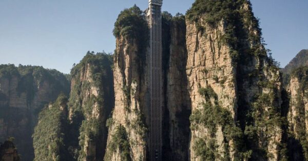 Elevador Bailong: Suba 326m em 92s no elevador mais alto do mundo (externo) na China! Vistas espetaculares inspiradas em 'Avatar