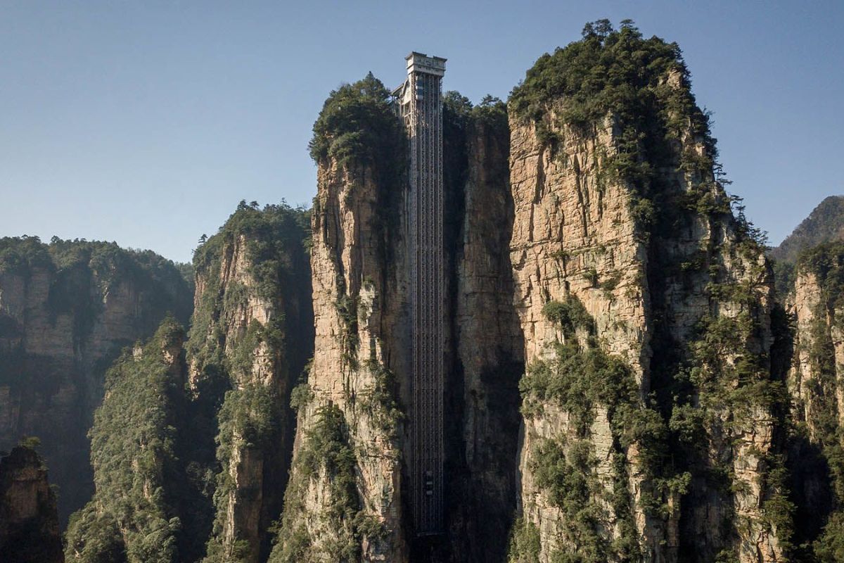 Elevador Bailong: Suba 326m em 92s no elevador mais alto do mundo (externo) na China! Vistas espetaculares inspiradas em 'Avatar