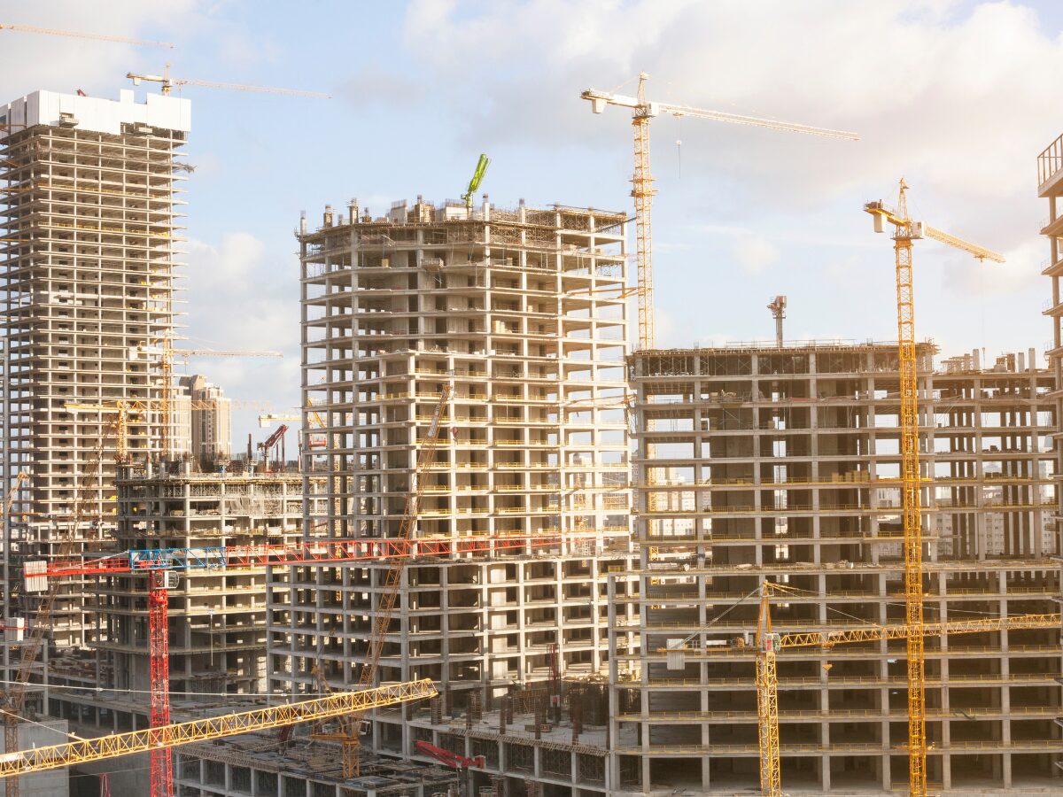 Especialistas da Unesp destacam o uso da madeira como solução sustentável na construção civil. Estudo propõe políticas globais para reduzir o uso de combustíveis fósseis e promover a sustentabilidade no setor.