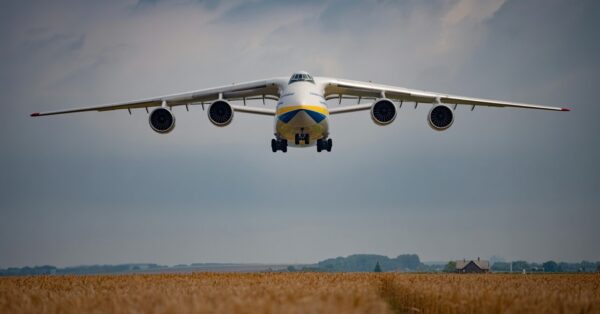 Conheça o avião que gastava 15 litros por segundo e precisava de 6 motores para funcionar