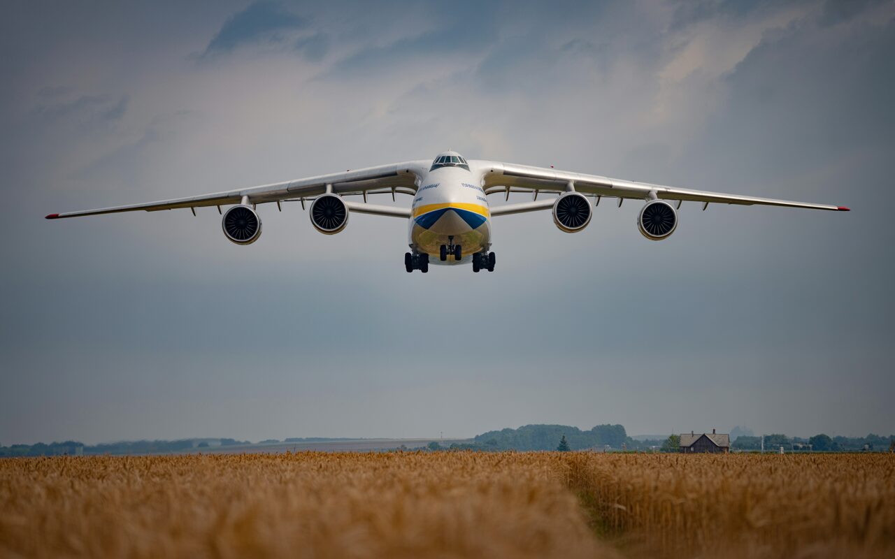 Conheça o avião que gastava 15 litros por segundo e precisava de 6 motores para funcionar
