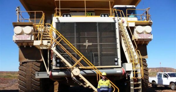 Caminhão basculante Terex MT 6300AC: um gigante da mineração! ⛏️ Carga de 363t, tração elétrica AC e legado na Cat.