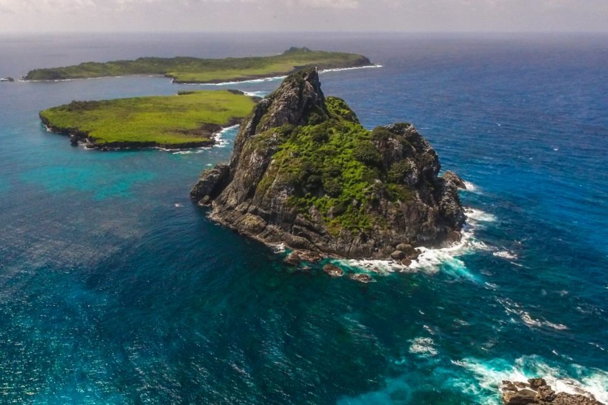 Vulcão submarino EXPLODIU na costa brasileira e criou ilha que SUMIU?