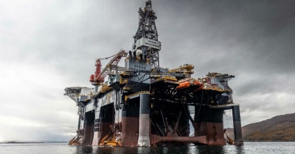 A maior sonda de perfuração do mundo pesa 60 mil toneladas e perfura a crosta terrestre a 12 km de profundidade — conheça o titã do petróleo