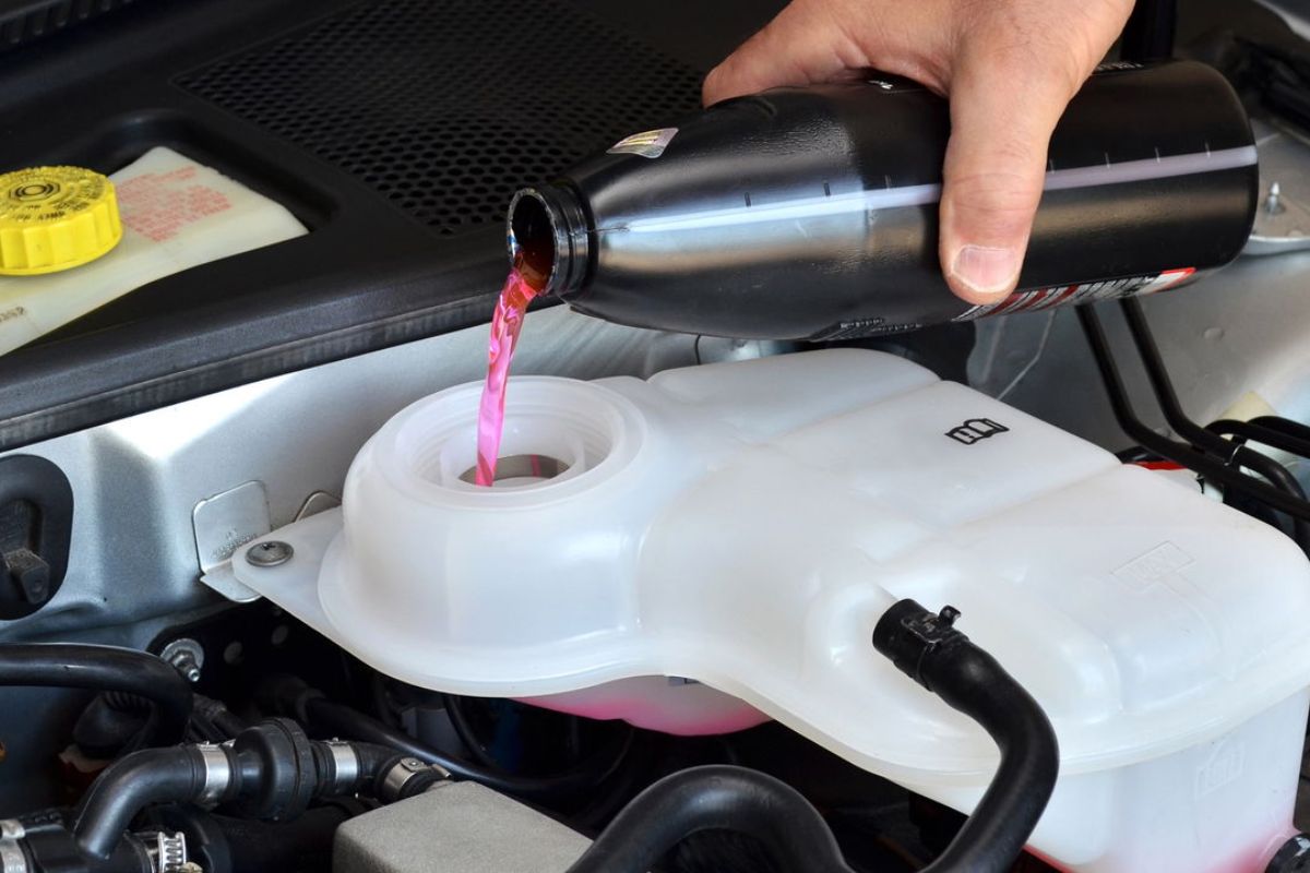 5 erros fatais na manutenção automotiva que desvalorizam seu carro no Brasil e te deixam na mão! Saiba como evitar prejuízos com dicas essenciais.