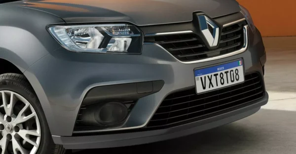 Sedã compacto seminovo da Renault de 2021 é encontrado por até R$ 75 mil e tem consumo urbano de 15 km/l, segundo dados do Inmetro