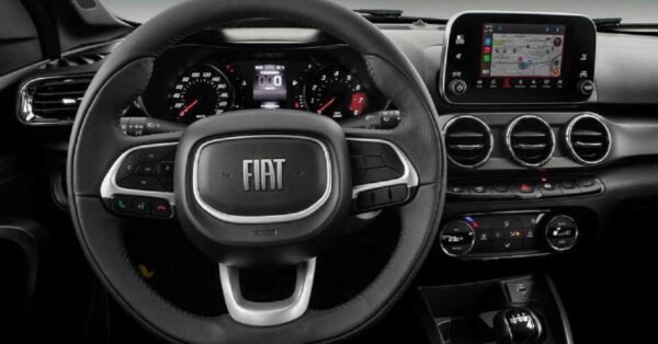 Um carro pequeno da Fiat que surpreendeu o mercado: criado para economizar, virou queridinho dos brasileiros e superou modelos premium nas vendas