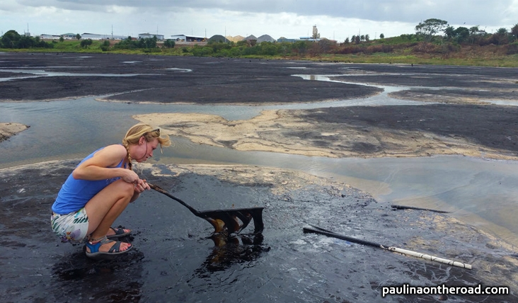 ¿Un lago de asfalto natural? Donde el betún brota del suelo en un fenómeno geológico rarísimo