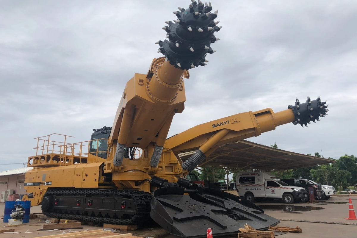 Conheça o 'Pica-Pau' da escavação: a máquina com lança giratória que esculpe túneis em rocha dura onde TBMs não chegam. Veja como funciona