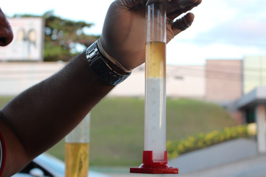 Usar gasolina de posto bandeira branca pode destruir o motor do seu carro