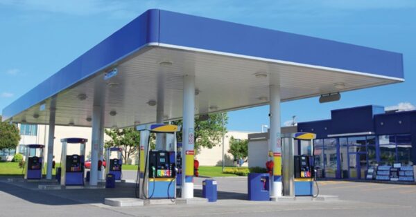 Gasolina de posto bandeira branca: PERIGO para seu motor? ⛽ Descubra como a adulteração DESTRÓI seu carro e aprenda a se PROTEGER!