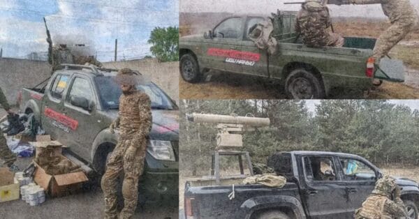 Colagem de três fotos mostra pickups Nissan e Volkswagen Amarok convertidas em veículos de combate pela ONG Cars4Ukraine, com soldados ucranianos armados em cenários de linha de frente.