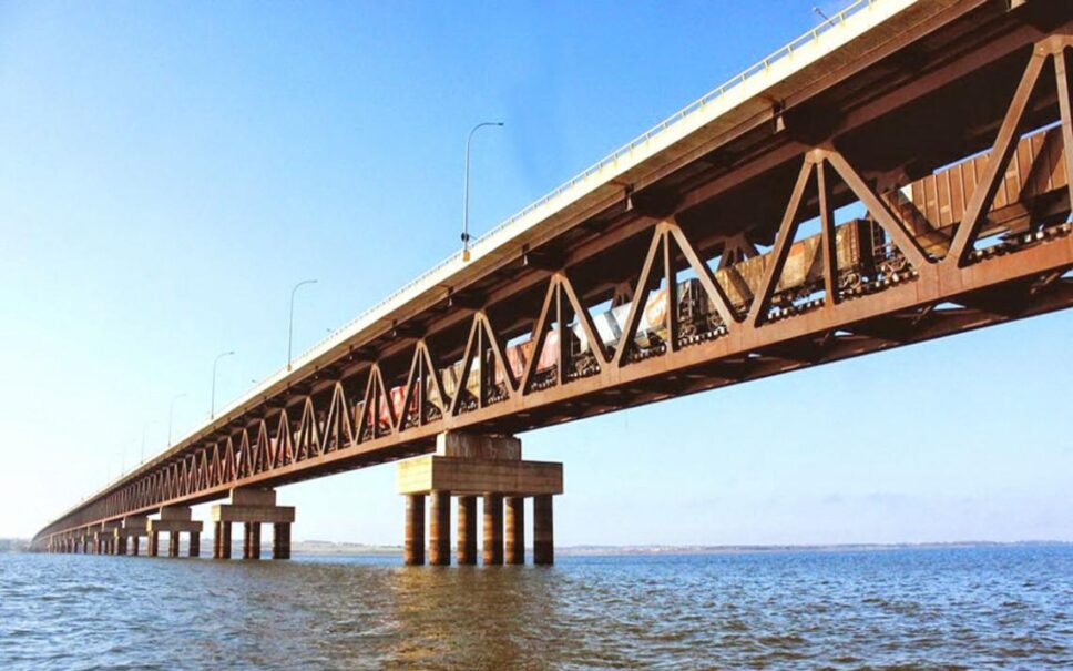 El puente rodoferroviario de dos pisos revolucionó el transporte entre São Paulo y Mato Grosso do Sul, reduciendo la travesía de 150 a 5 minutos.