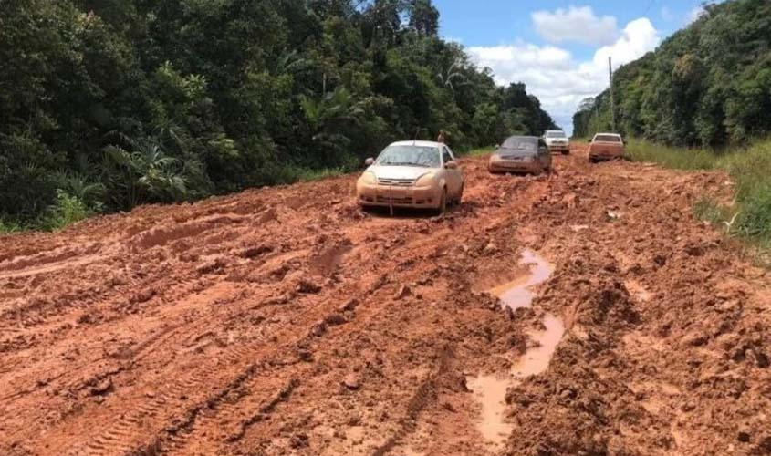 BR-319, la carretera de la Amazonía olvidada, enfrenta obstáculos ambientales y políticos que impiden su pavimentación y desarrollo sostenible.