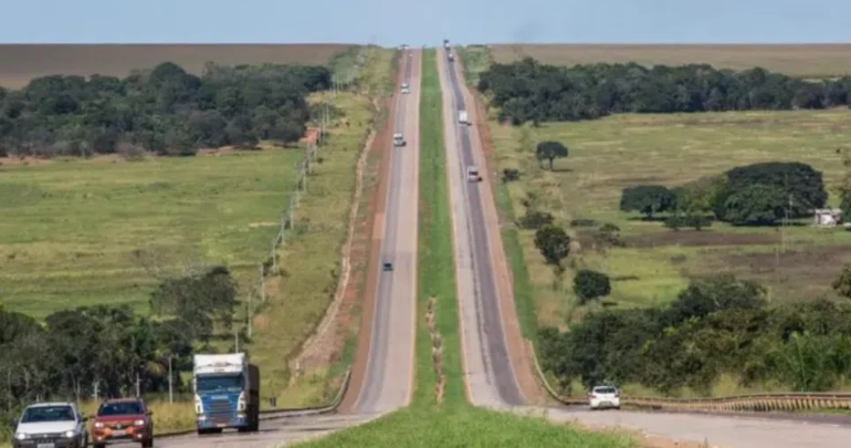 Billones perdidos en obras de construcción abandonadas en Brasil. Entiende las causas del desperdicio y cómo esto frena el desarrollo nacional.
